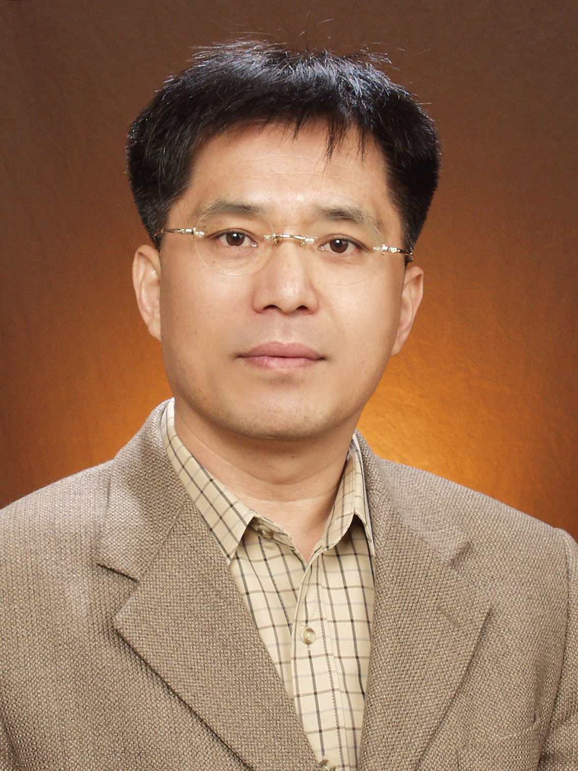 심 윤 보 사진